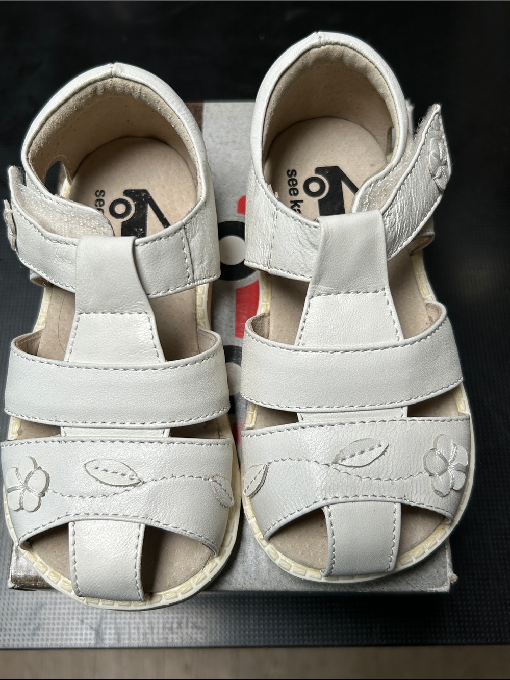 See Kai Run White Leather Girl's Floral Fisherman Strap Sandals. NWT